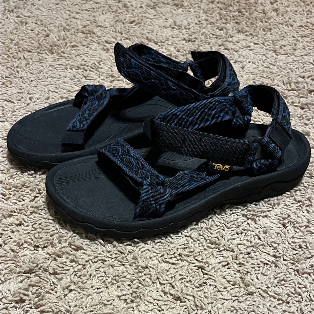 Men’s Teva Black and Navy, Size 8